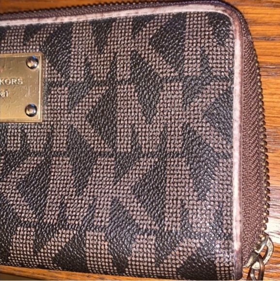 Michael Kors long wallet - Picture 9 of 11
